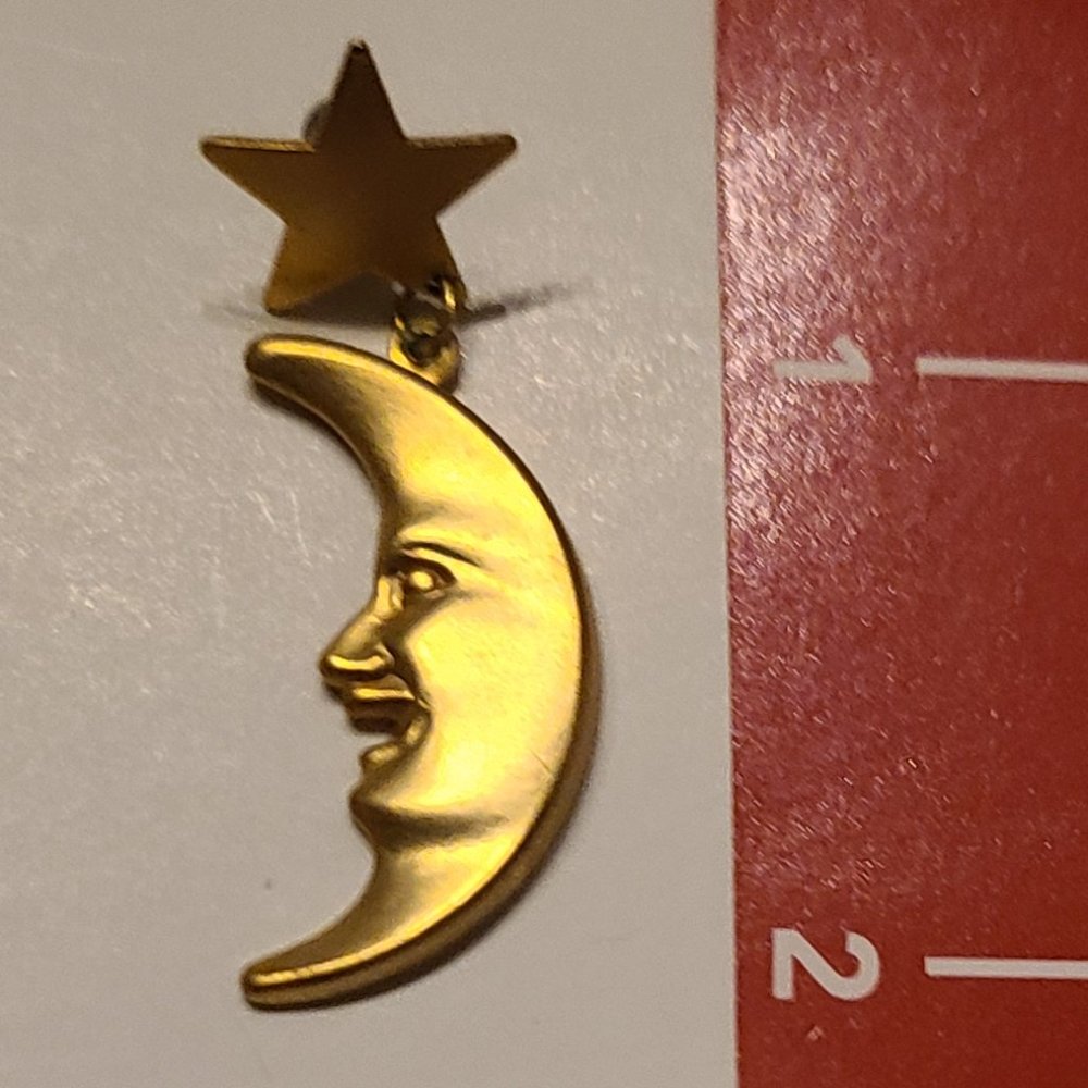 **4/$13** Contempo Design Earrings - Picture 6 of 6